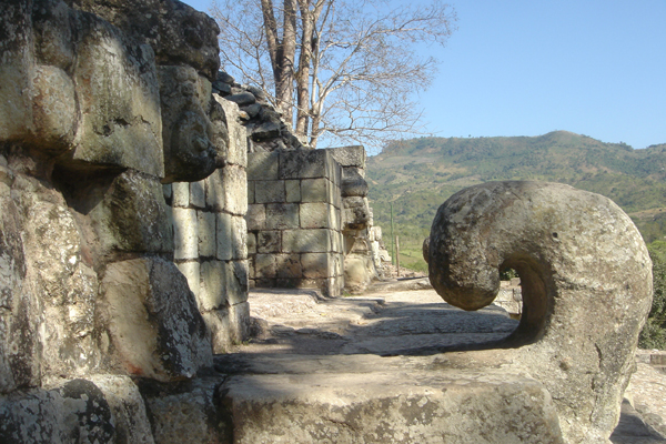 16H - scultures et bas reliefs du patio des jaguards